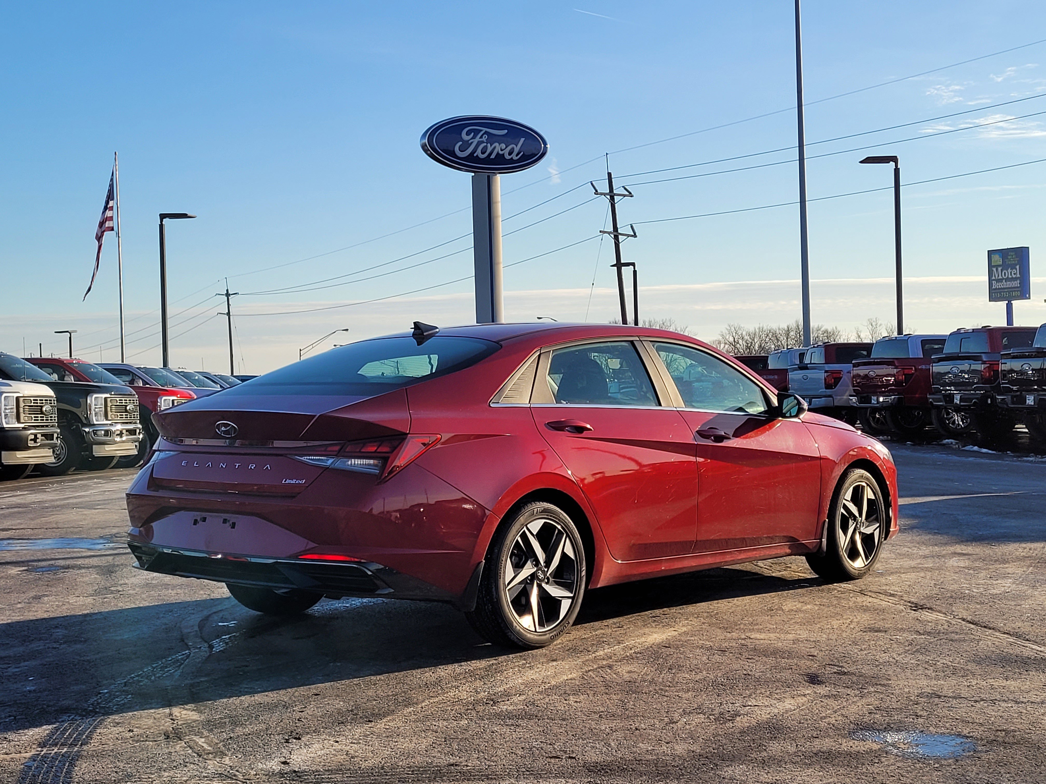 Used 2023 Hyundai Elantra Limited image 4