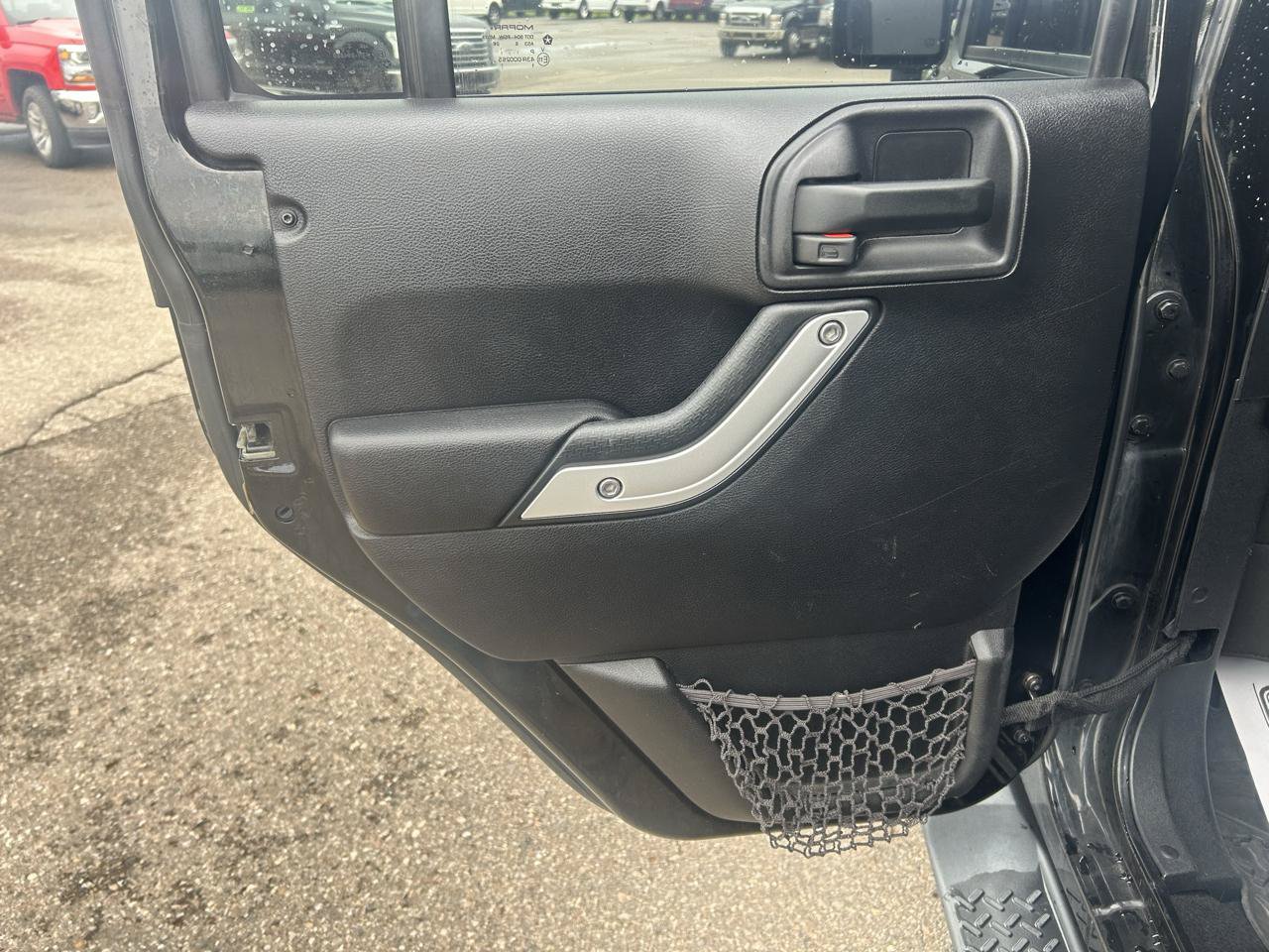 Used 2016 Jeep Wrangler Unlimited Sahara w/ Connectivity Group AWD/4WD image 13