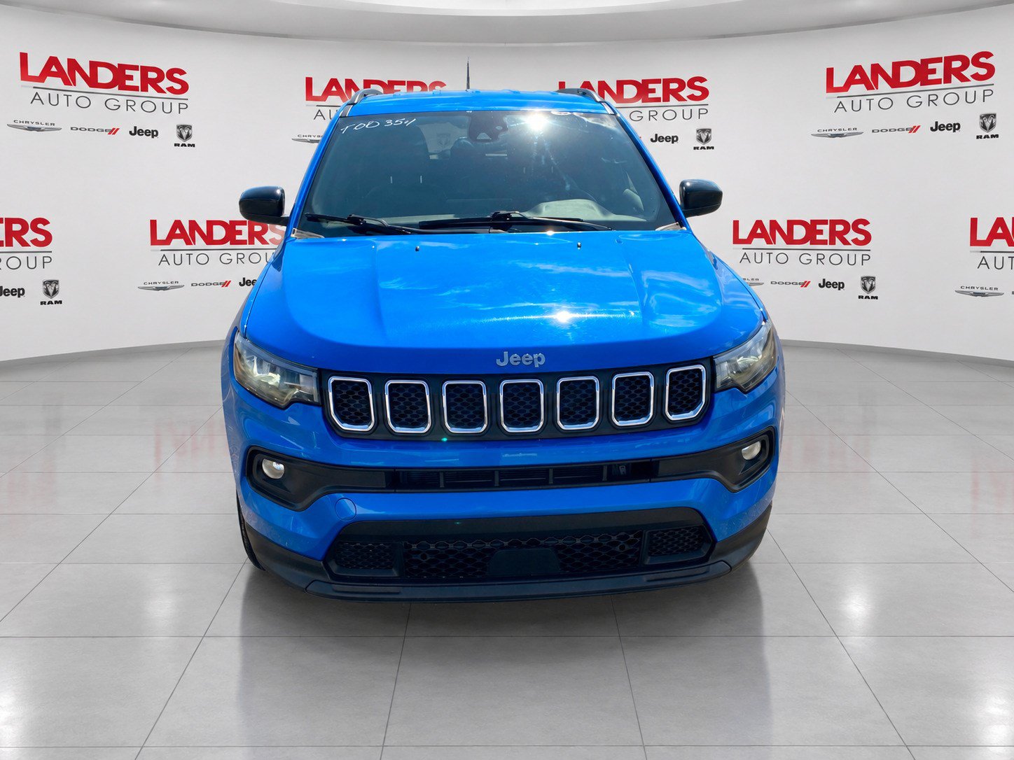 Used 2024 Jeep Compass Latitude AWD/4WD image 2