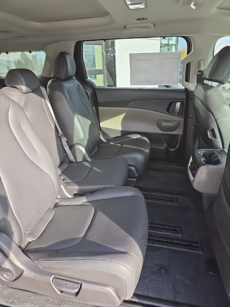 New 2026 Kia Carnival SX image 11