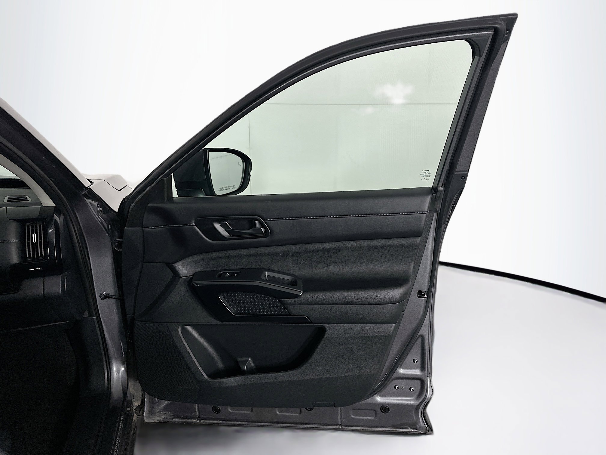 Used 2024 Nissan Pathfinder SV image 32