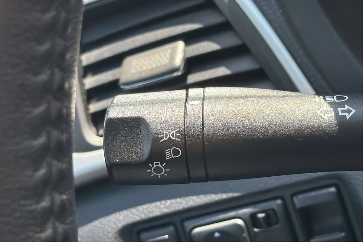Used 2019 Nissan Sentra SV FWD image 17