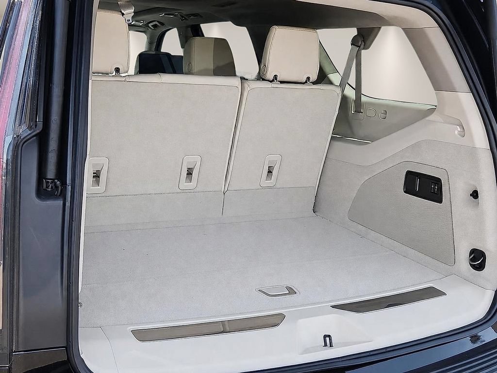 New 2026 Cadillac Escalade ESV Platinum Luxury AWD/4WD image 9