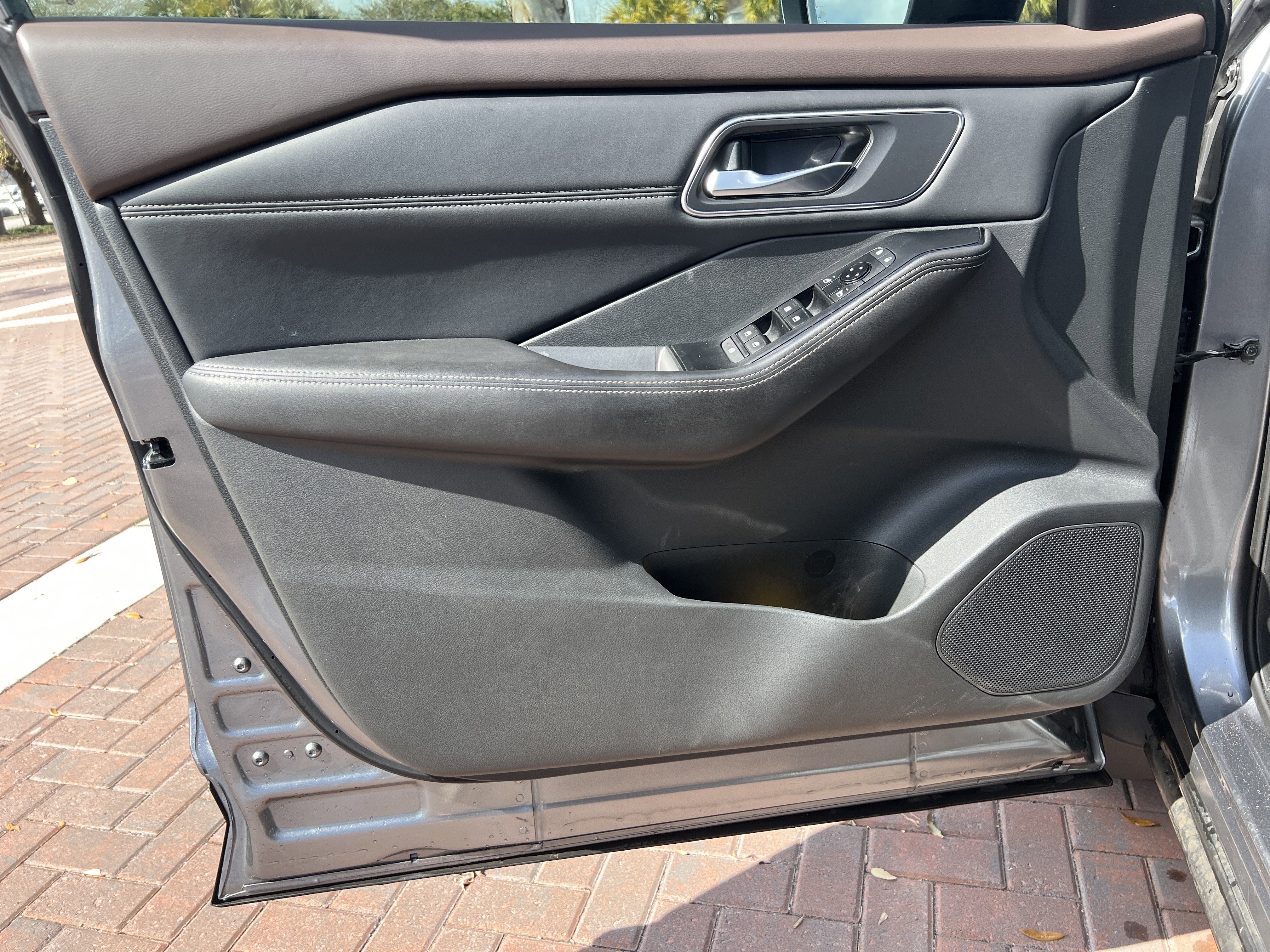 Used 2021 Nissan Rogue SV w/ Premium Package image 14