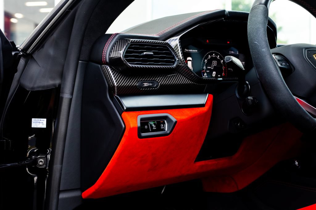Used 2022 Lamborghini Urus AWD/4WD image 27