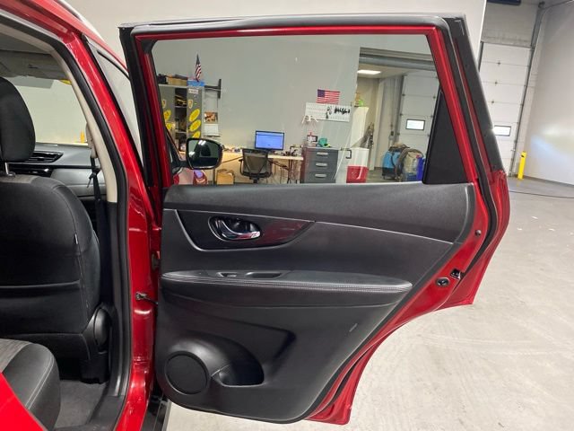 Used 2017 Nissan Rogue S w/ S Appearance Package AWD/4WD image 26