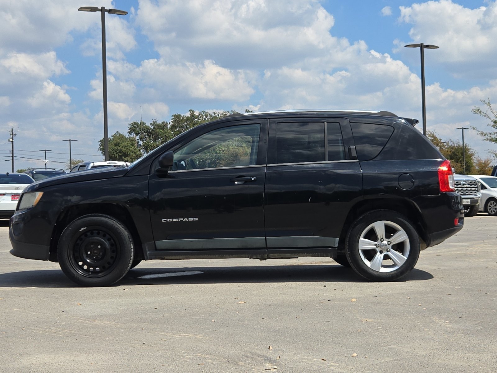 Used 2012 Jeep Compass Sport FWD image 2