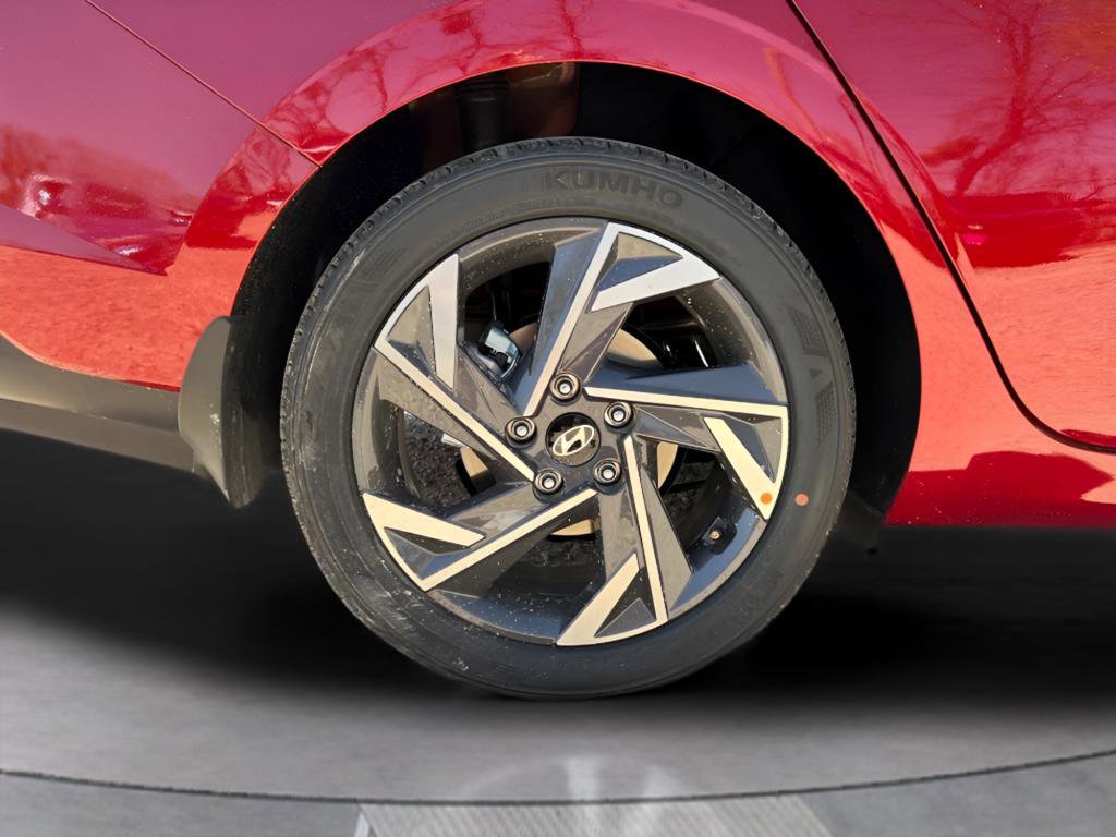 Used 2025 Hyundai Elantra Sport image 17
