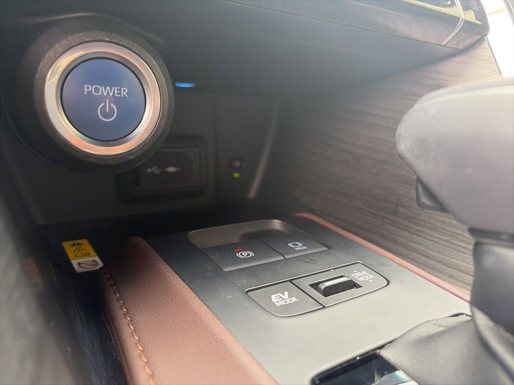 Used 2021 Toyota Venza Limited image 18