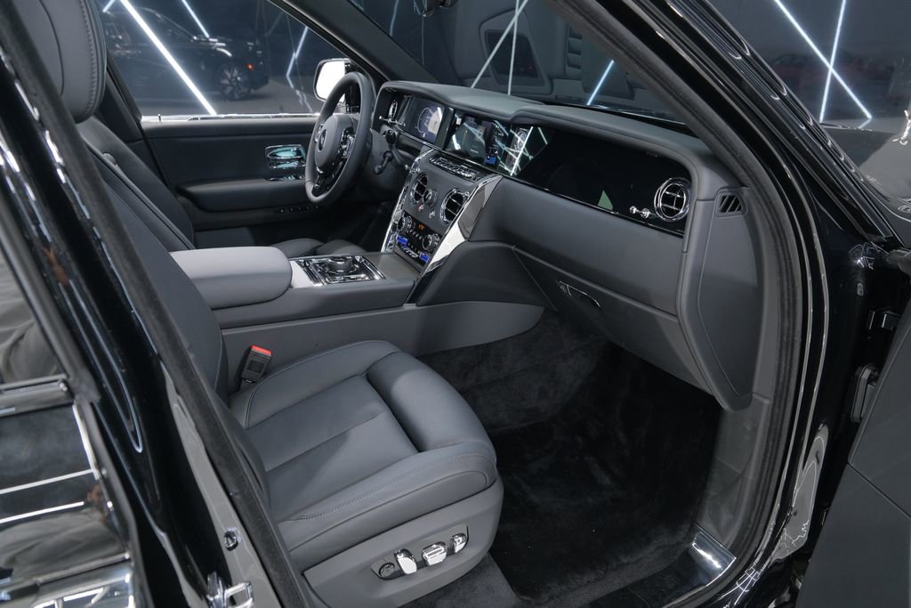 Used 2026 Rolls-Royce Cullinan image 42