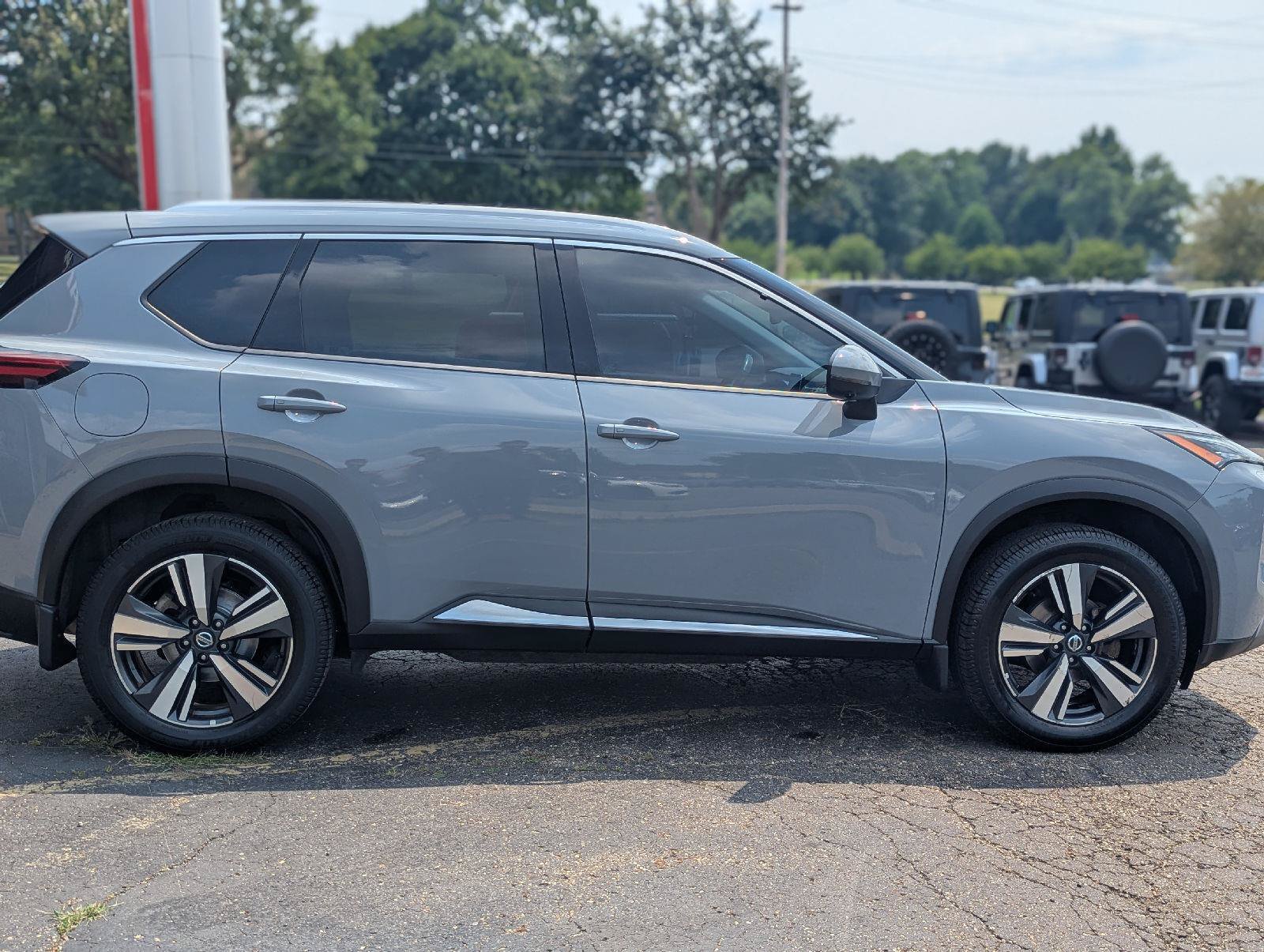 Used 2021 Nissan Rogue SL AWD/4WD image 17