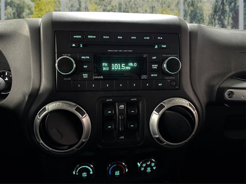 Used 2017 Jeep Wrangler Unlimited Rubicon w/ Max Tow Package image 15