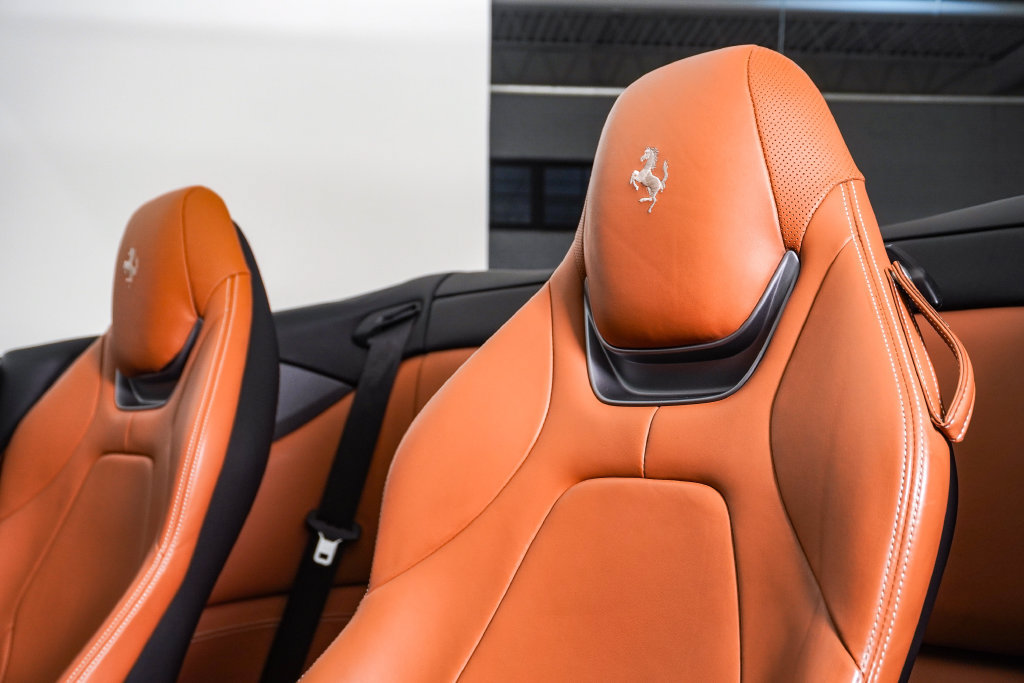 Used 2019 Ferrari Portofino RWD image 22