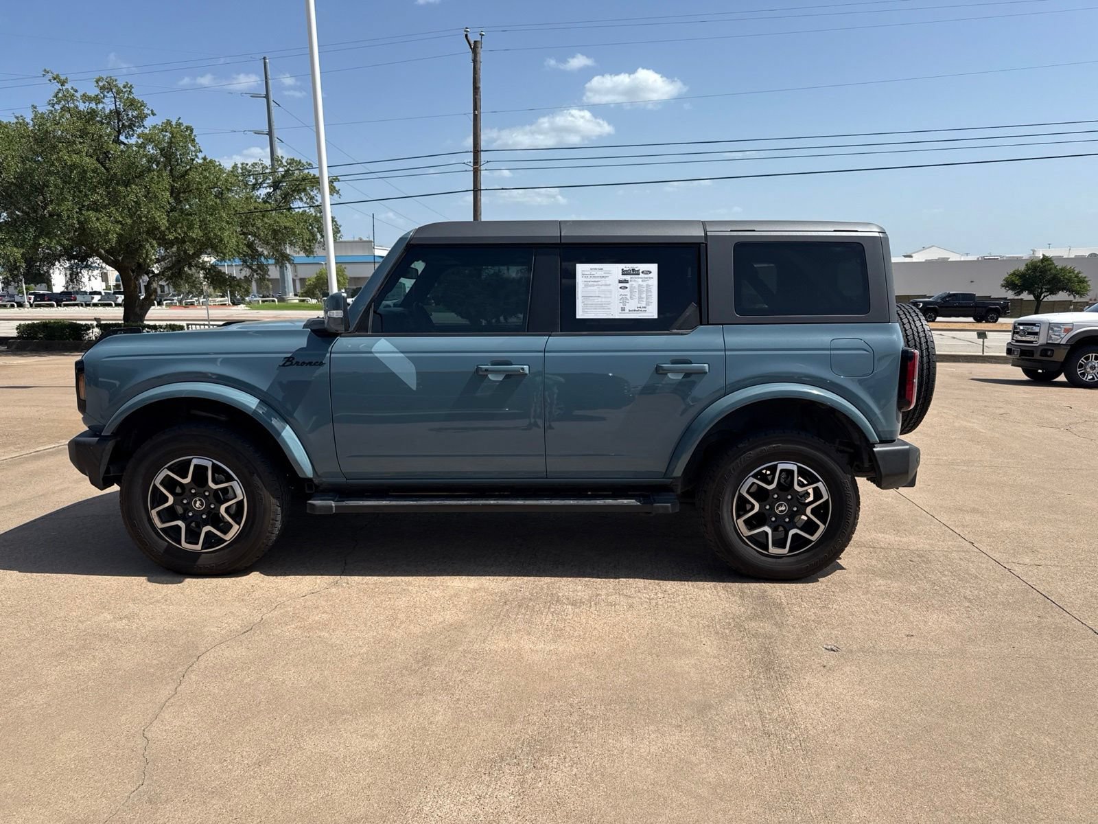 Used 2023 Ford Bronco Outer Banks AWD/4WD image 4