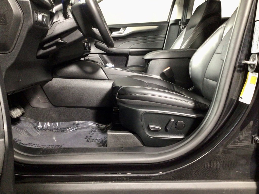 Used 2022 Ford Escape SEL w/ Technology Package image 18