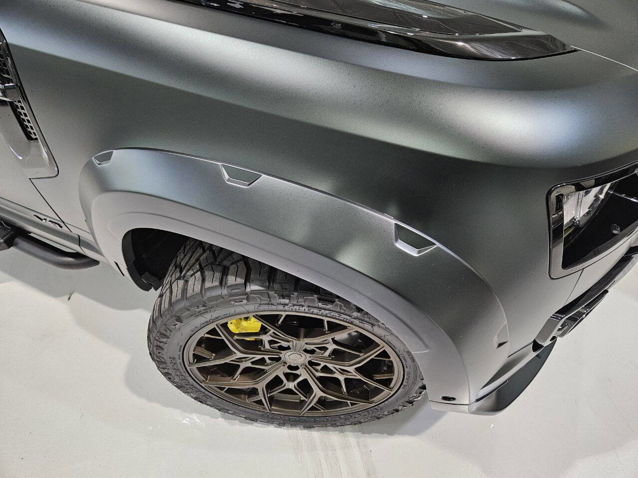 Used 2025 Land Rover Defender 110 V8 image 17