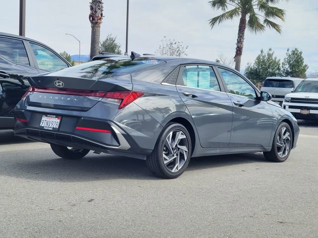 Certified 2025 Hyundai Elantra SEL image 2