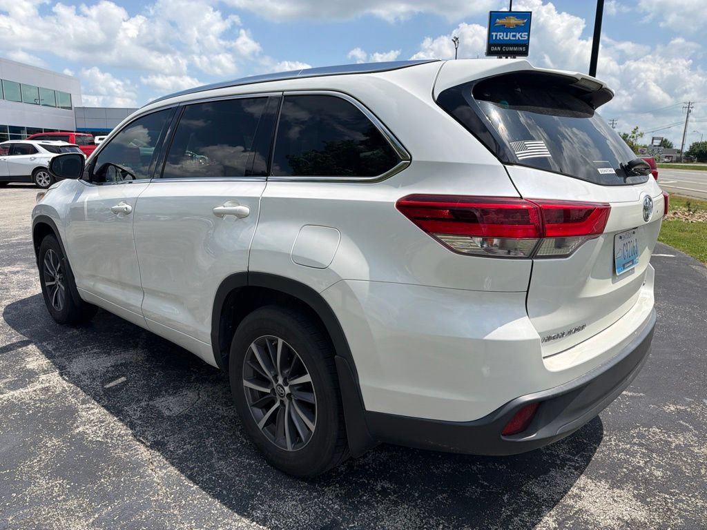 Used 2017 Toyota Highlander XLE AWD/4WD image 4