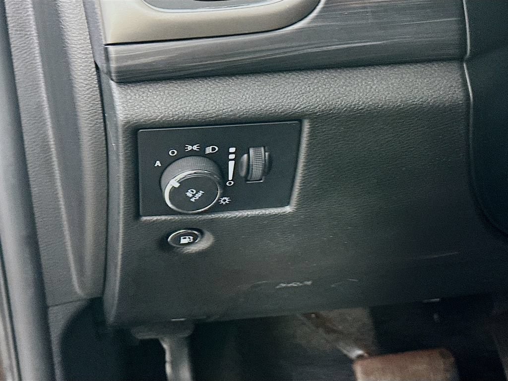 Certified 2021 Jeep Grand Cherokee Laredo w/ Security & Convenience Group AWD/4WD image 17