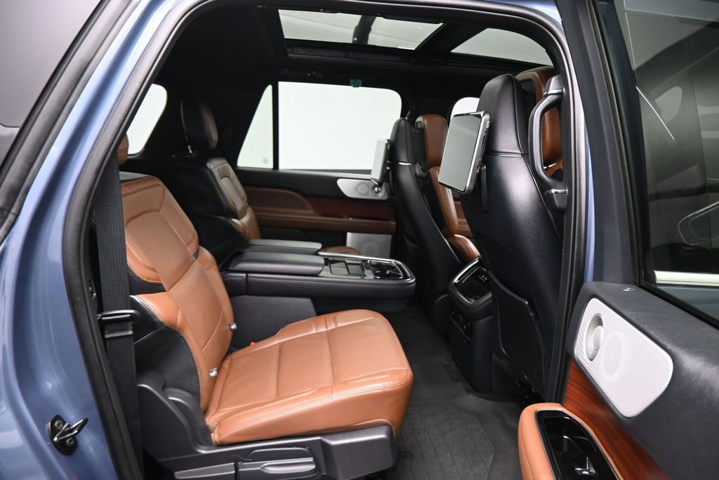 Used 2023 Lincoln Navigator L Reserve AWD/4WD image 11