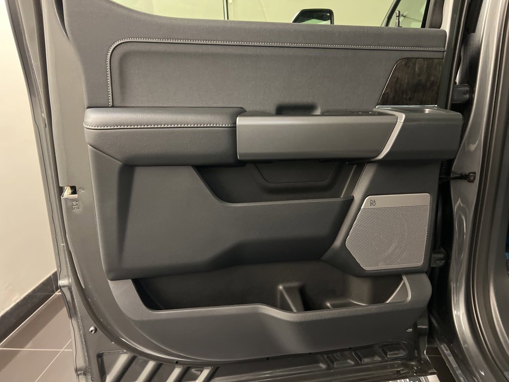 New 2026 Ford F350 Lariat w/ Black Appearance Package image 39