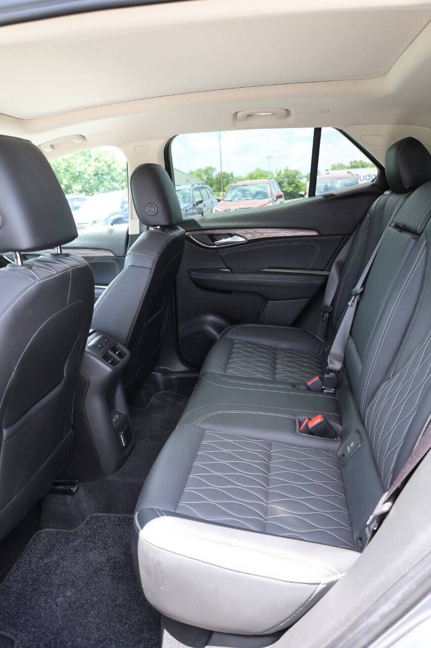 Used 2022 Buick Envision Avenir w/ Technology Package II AWD/4WD image 17