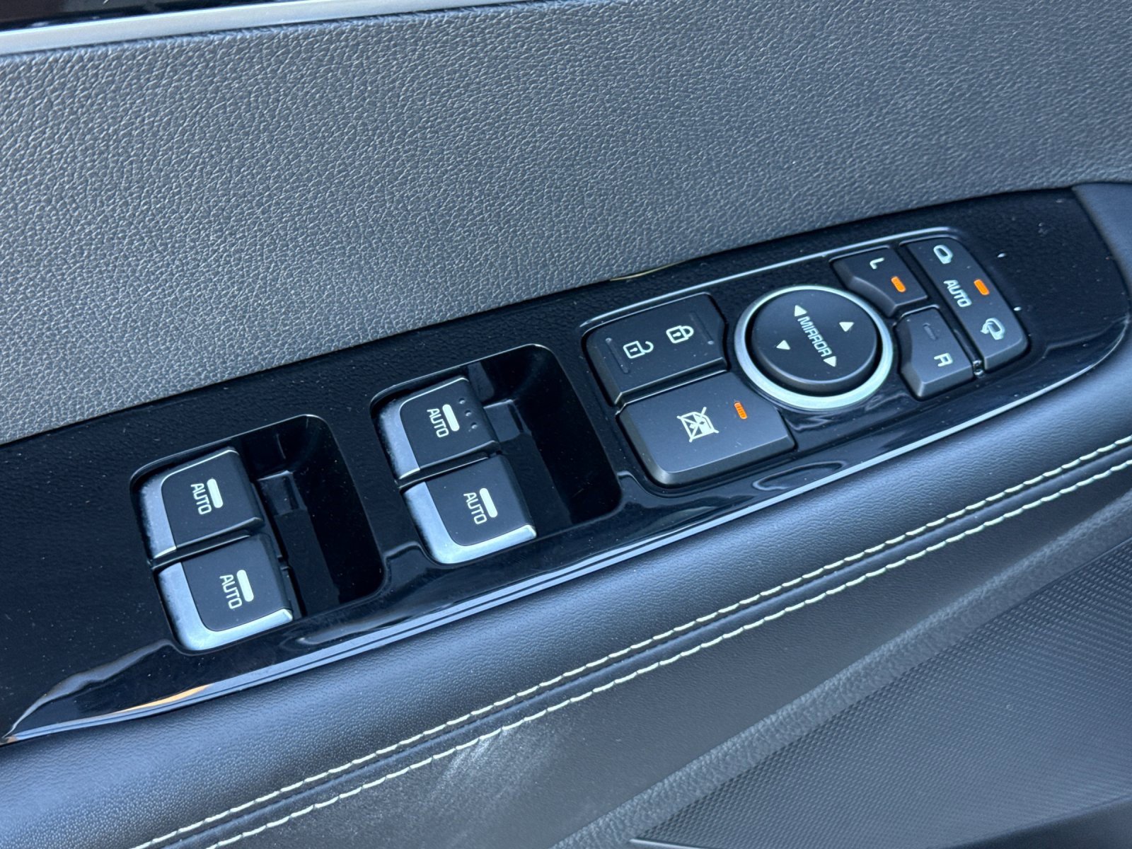 Used 2019 Kia Sorento SX image 11