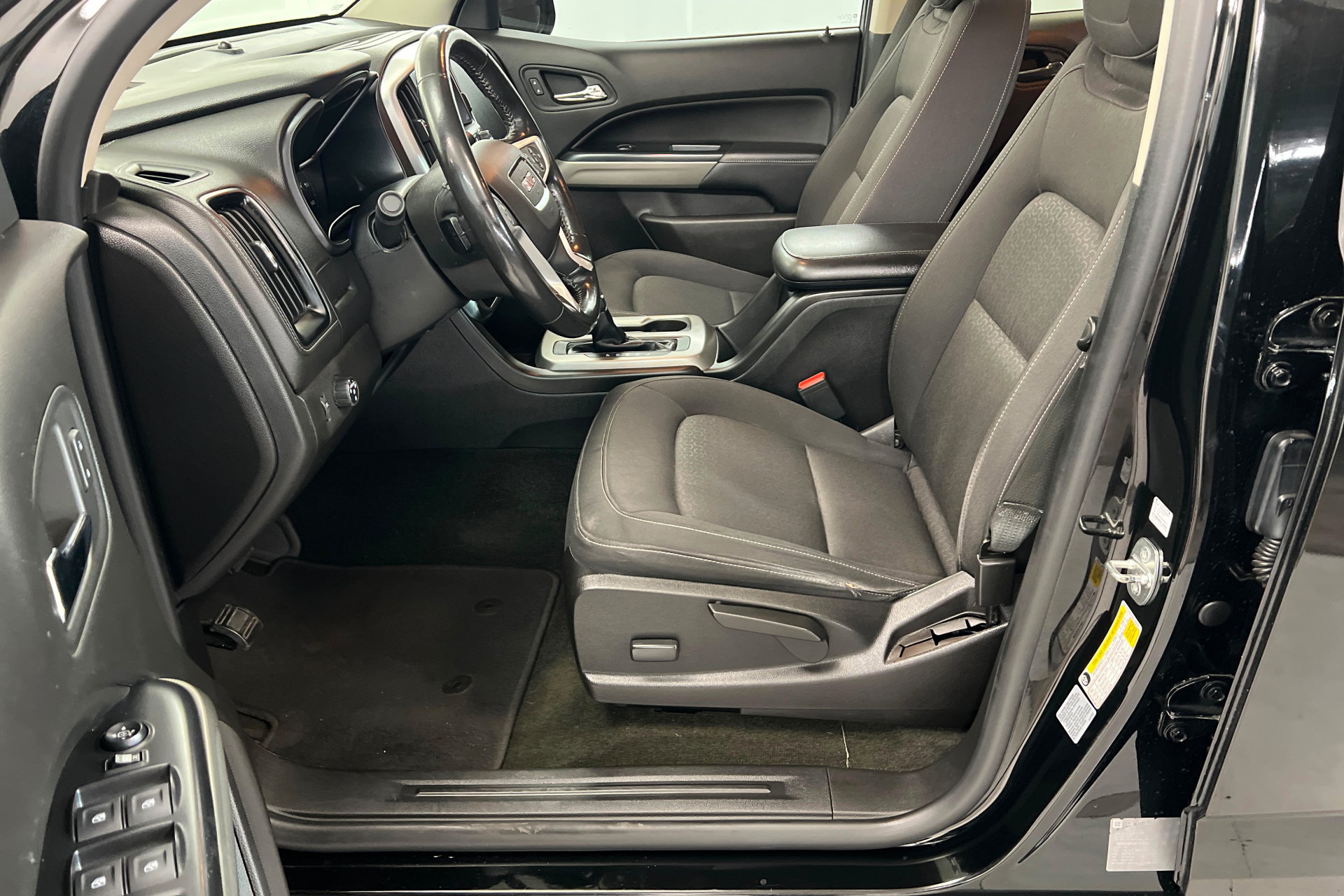 Used 2017 GMC Canyon SLE w/ Nightfall Edition RWD image 18