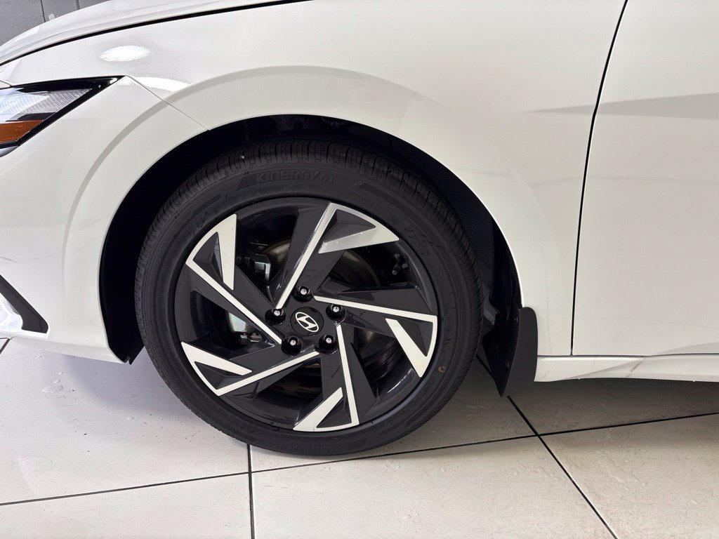 New 2026 Hyundai Elantra Limited FWD image 9