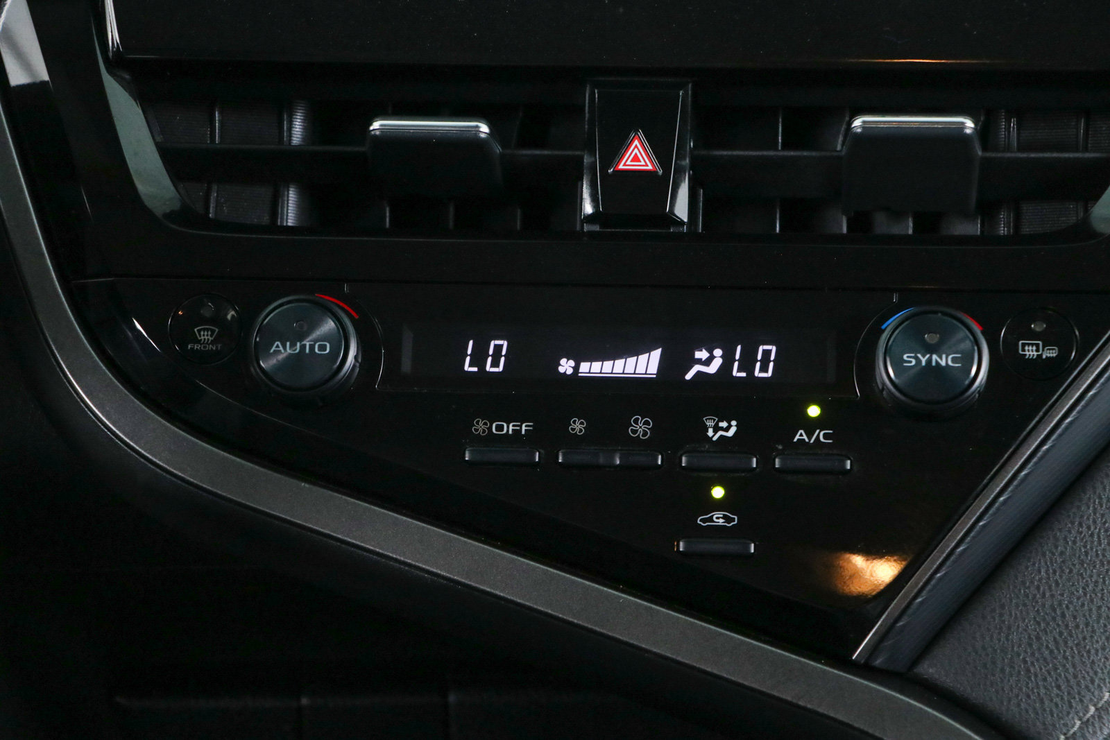 Used 2022 Toyota Camry SE FWD image 20