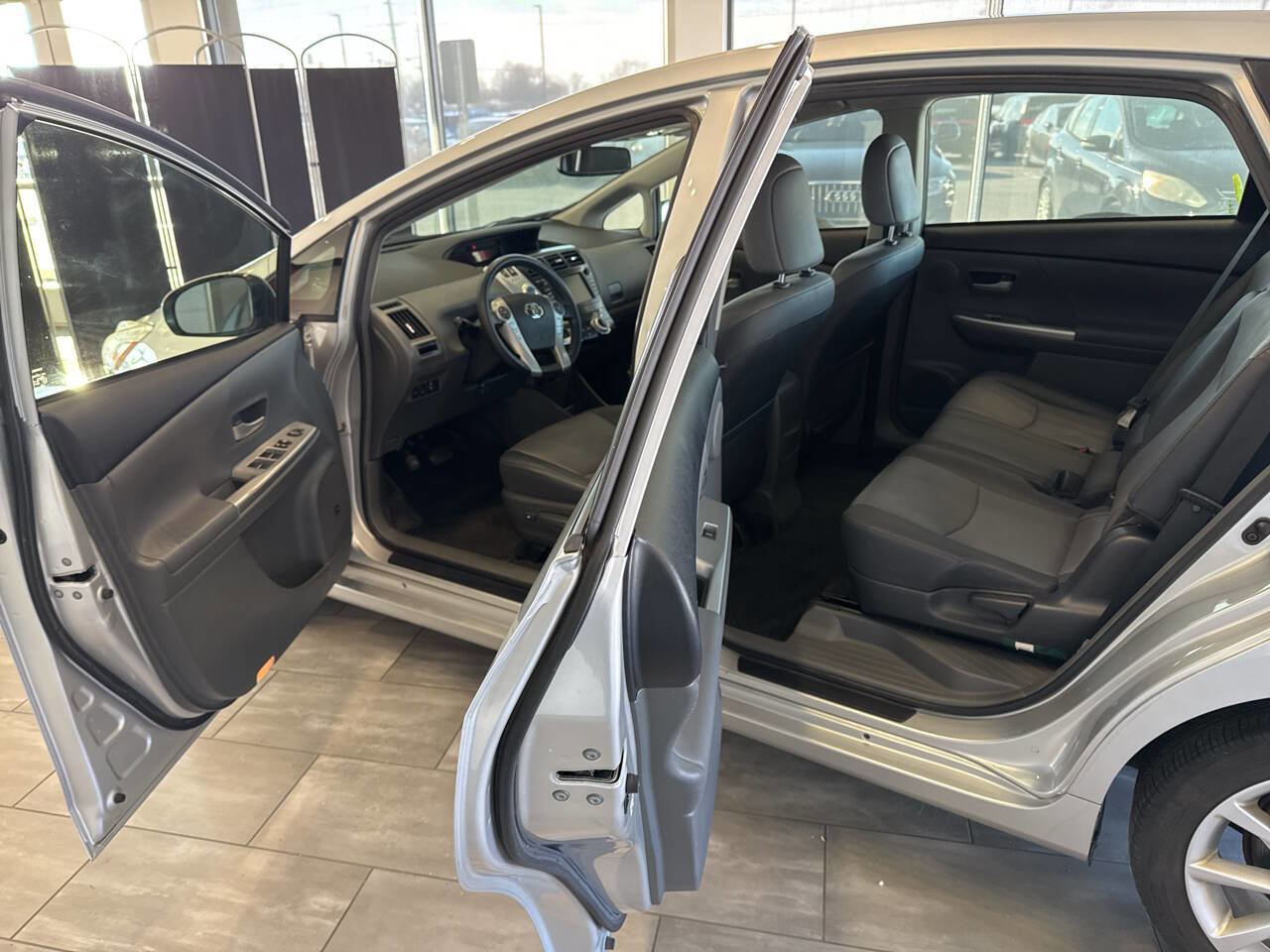 Used 2014 Toyota Prius V Five image 12