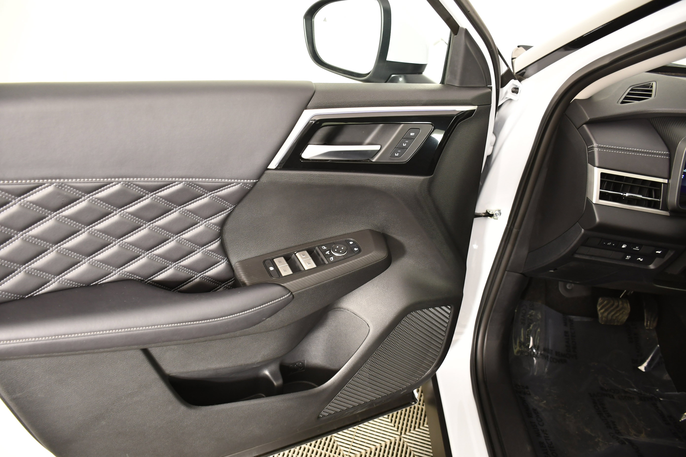 Used 2025 Mitsubishi Outlander SEL image 36