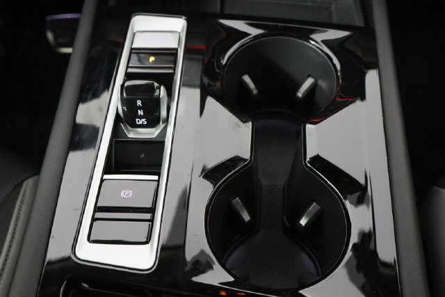 Used 2025 Volkswagen Atlas Peak Edition SE AWD/4WD image 29