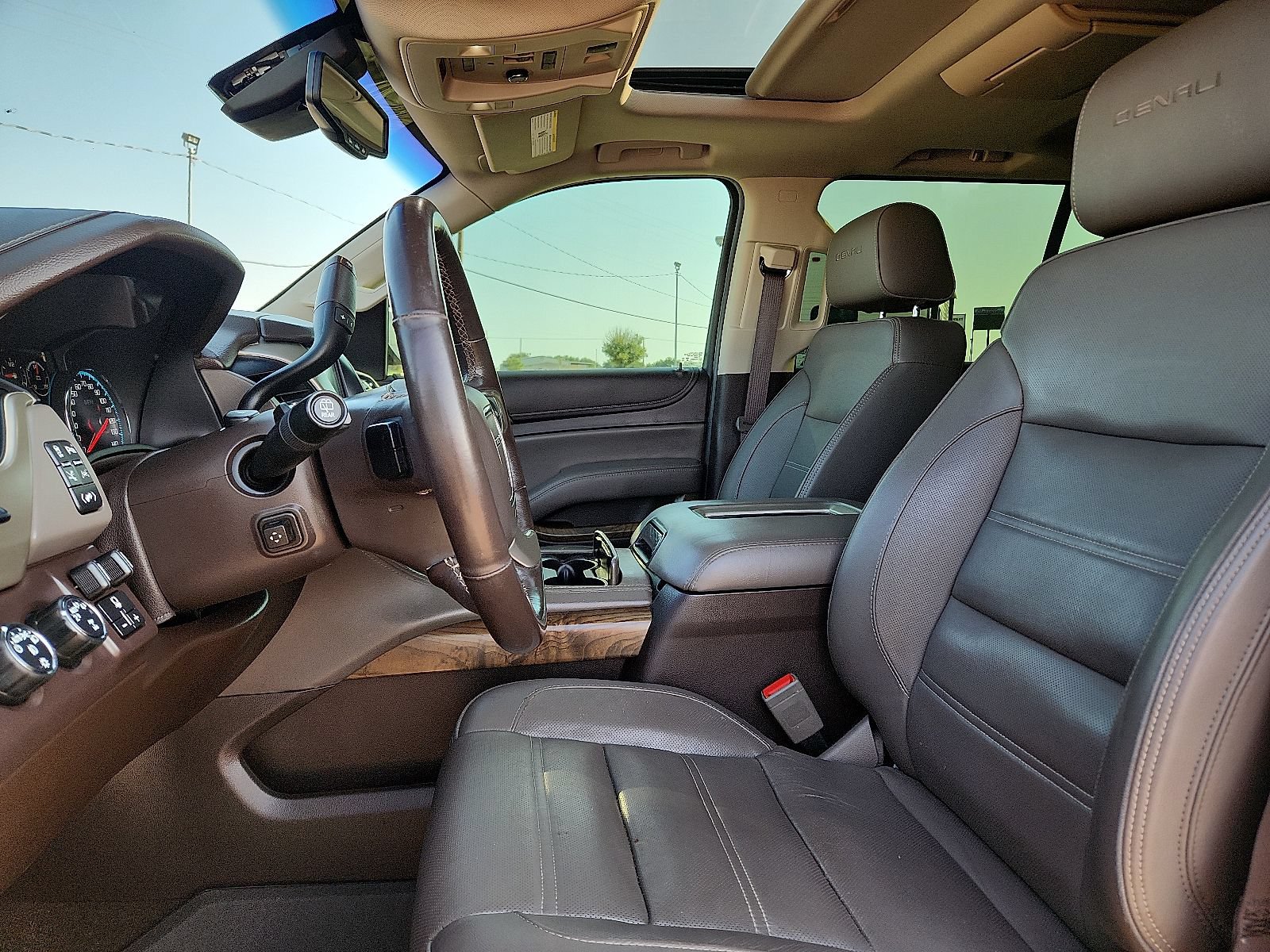 Used 2019 GMC Yukon XL Denali w/ Denali Ultimate Package AWD/4WD image 12