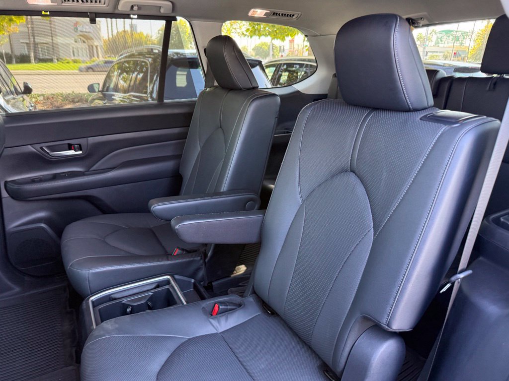 Used 2024 Toyota Grand Highlander AWD image 12