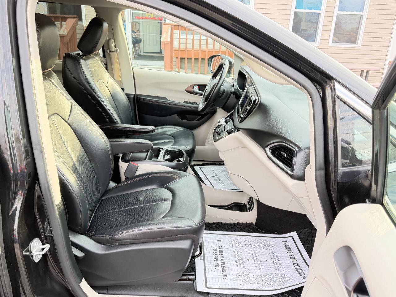 Used 2018 Chrysler Pacifica Touring-L FWD image 42