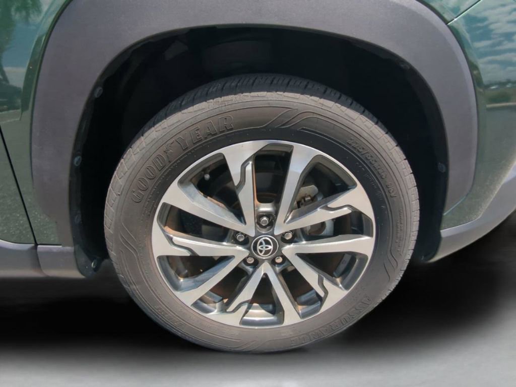 Used 2022 Toyota Corolla Cross XLE FWD image 24