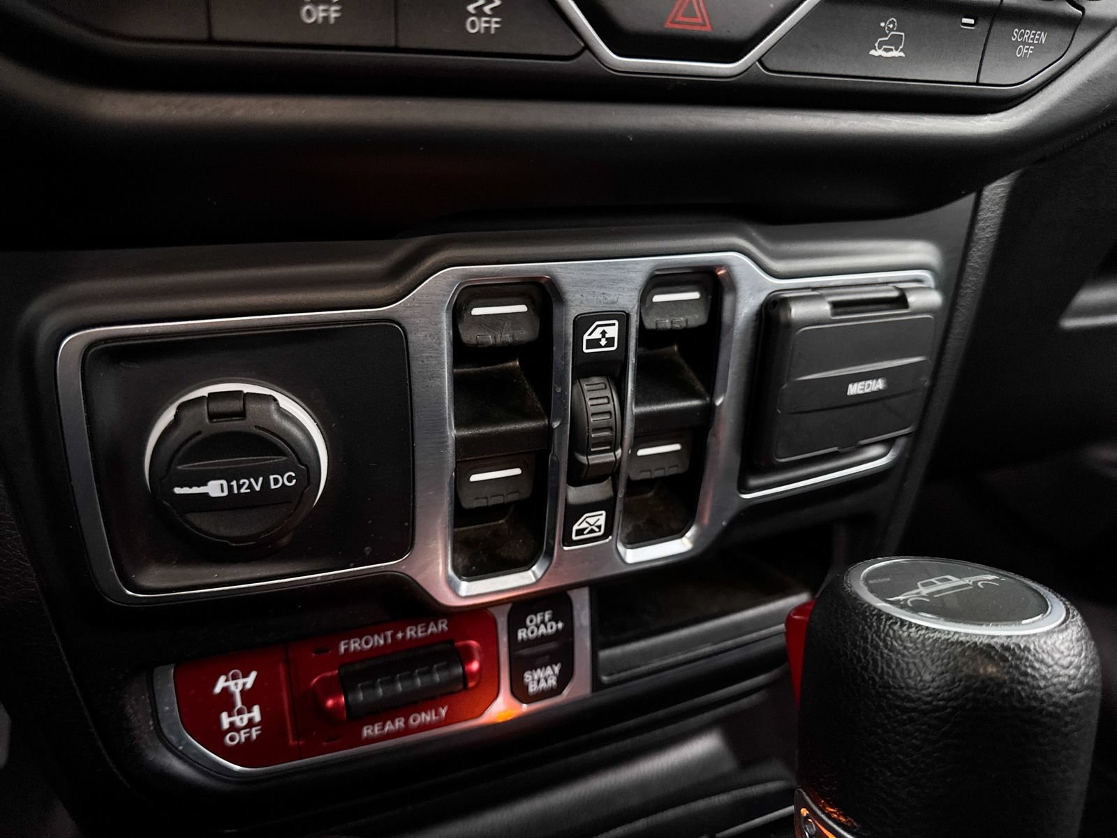 Used 2023 Jeep Gladiator Rubicon AWD/4WD image 26