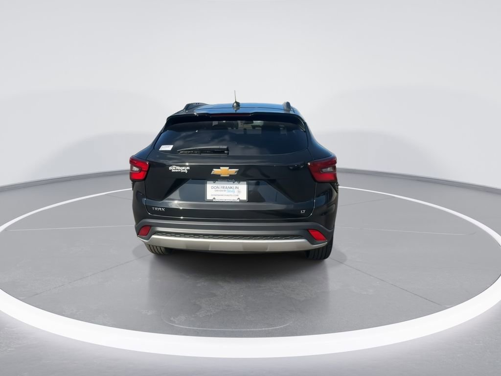 Used 2025 Chevrolet Trax LT w/ LT Convenience Package image 7