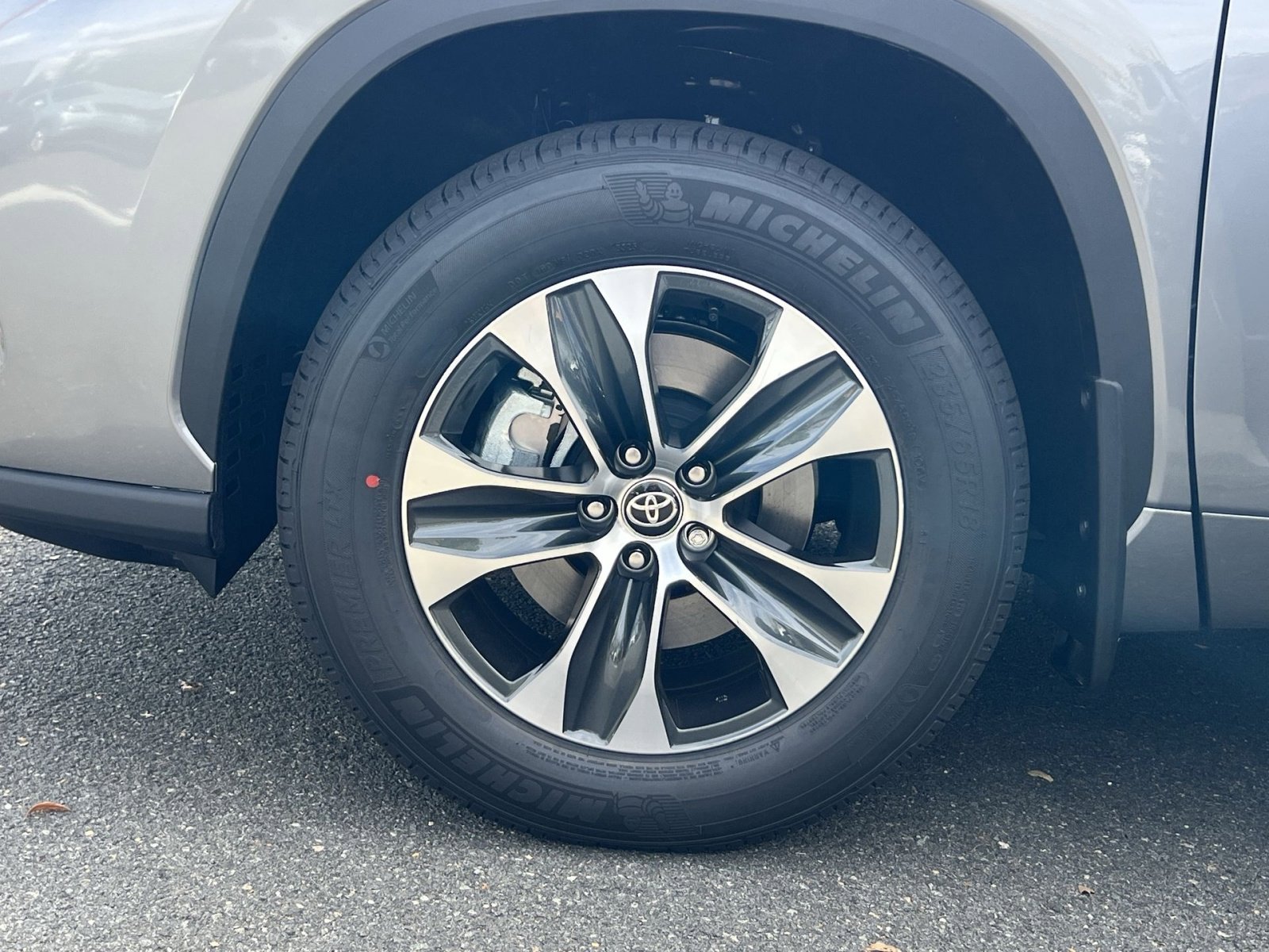 New 2025 Toyota Highlander XLE image 5