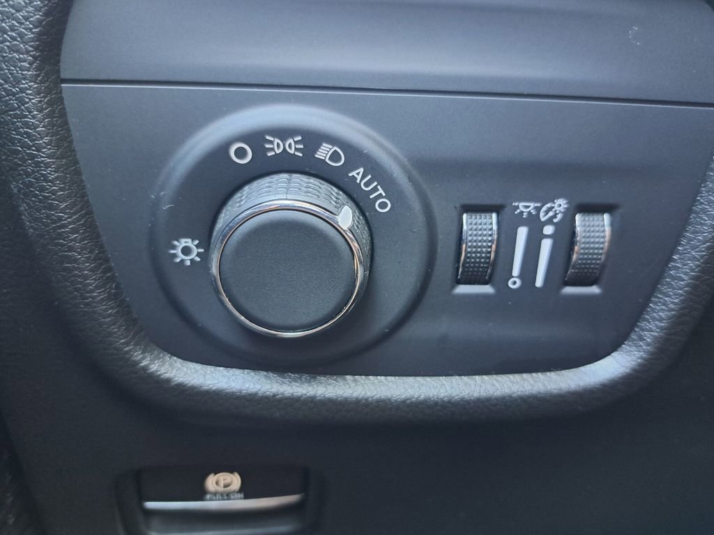 Used 2023 Jeep Grand Cherokee L Laredo image 13