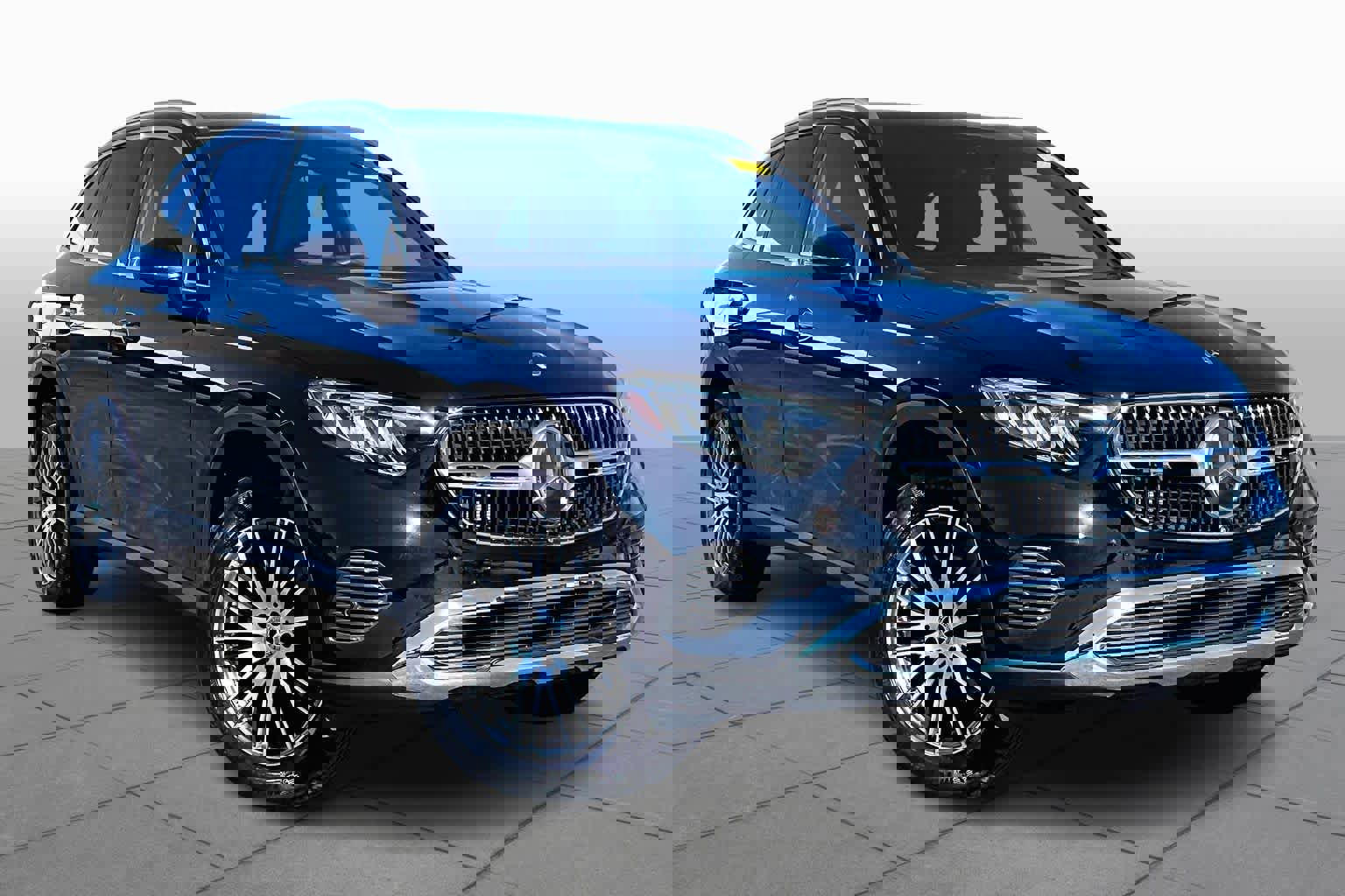 Certified 2025 Mercedes-Benz GLC 300 4MATIC image 3