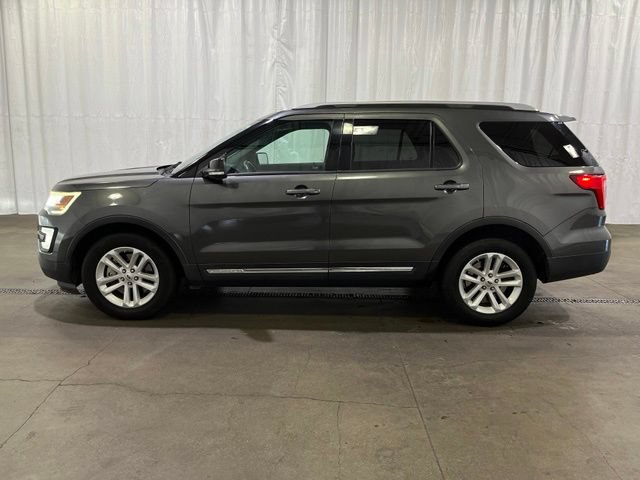 Used 2017 Ford Explorer XLT w/ Equipment Group 202A FWD image 7