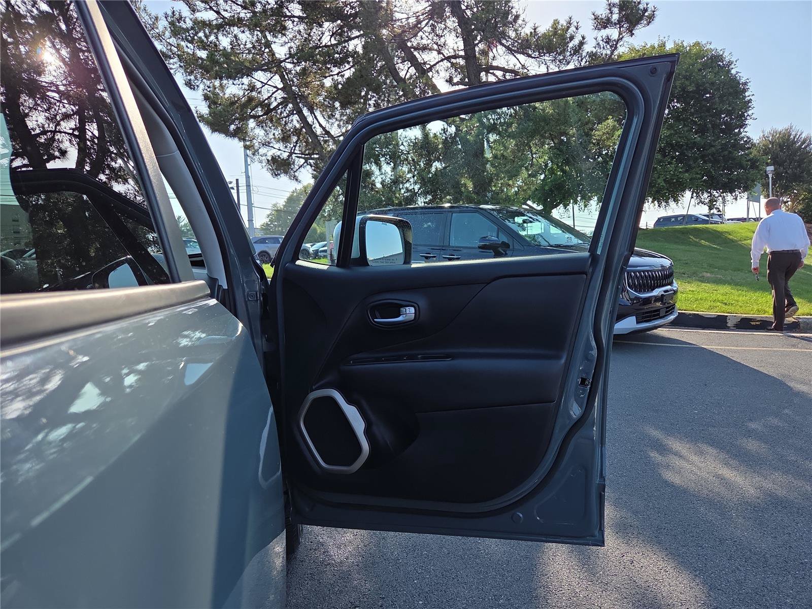 Used 2017 Jeep Renegade Limited AWD/4WD image 29