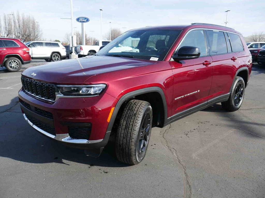 Used 2025 Jeep Grand Cherokee L Laredo w/ Trailer Tow Package image 4