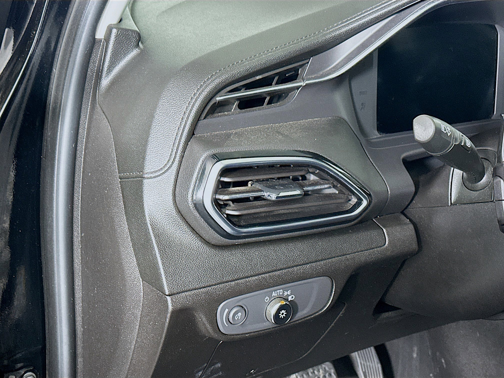 Used 2023 Chevrolet Bolt EUV LT w/ Driver Confidence Package FWD image 17