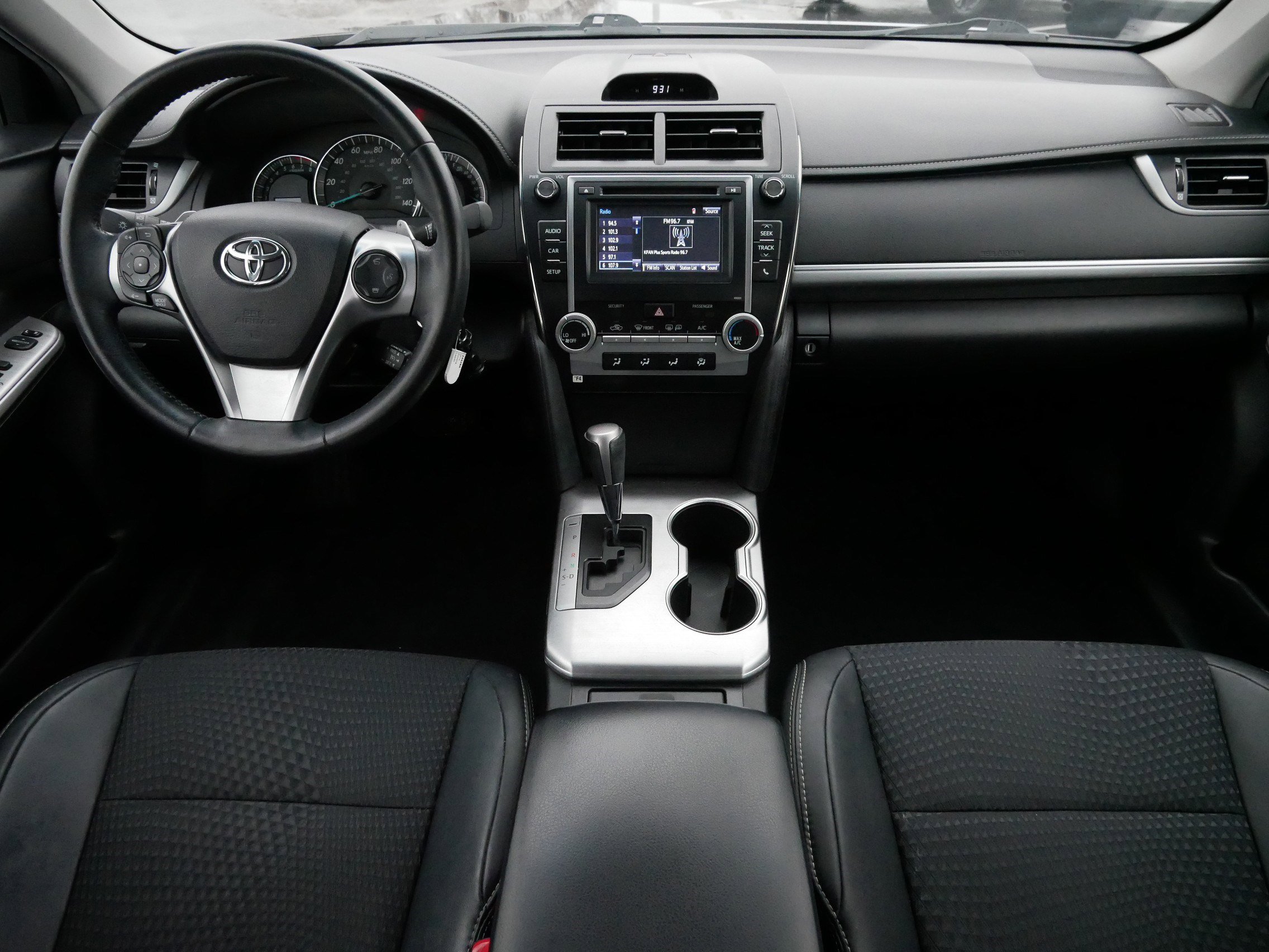 Used 2014 Toyota Camry L image 10