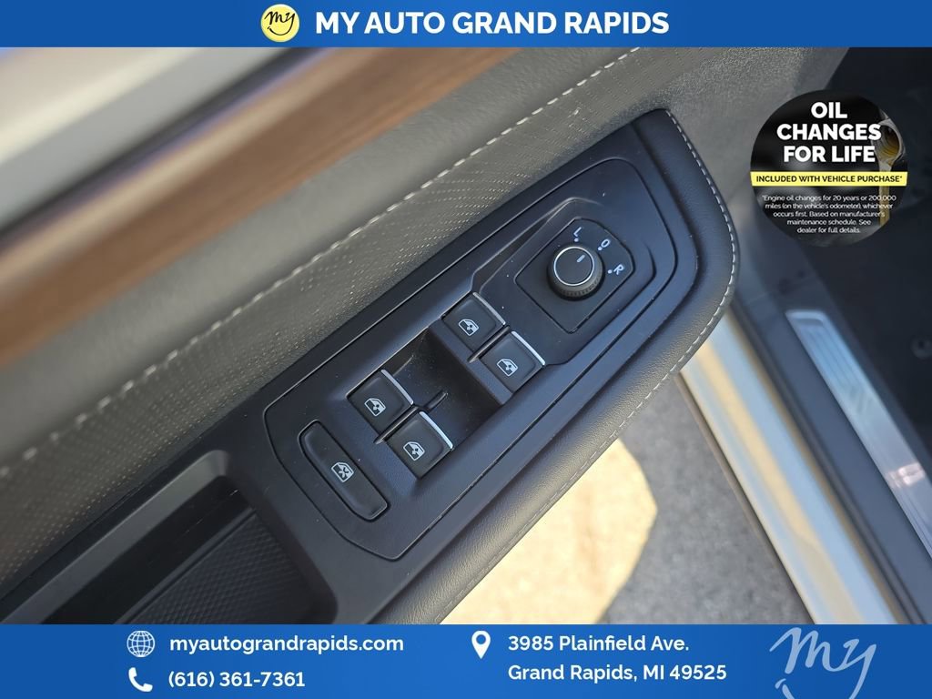 Used 2025 Volkswagen Atlas SE image 11