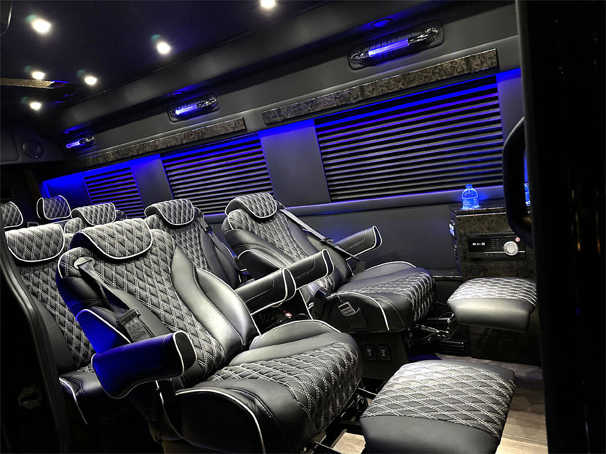 Used 2024 Mercedes-Benz Sprinter 3500 image 2