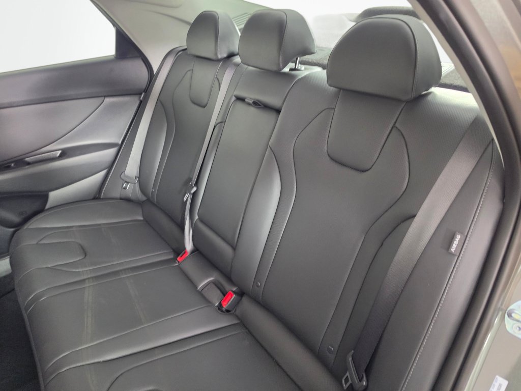 Used 2026 Hyundai Elantra Limited FWD image 33